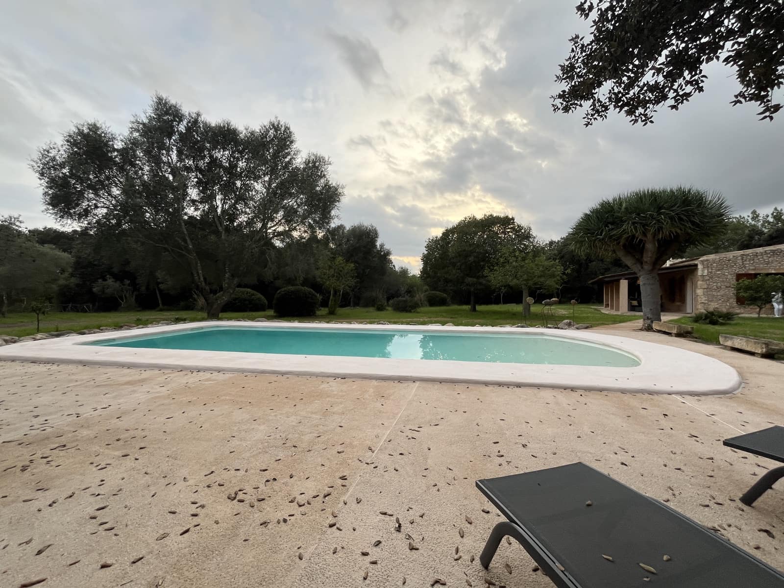 3 sovrum Villa att hyra i Buger med pool garage - 2 700 € (Ref: 6398393)