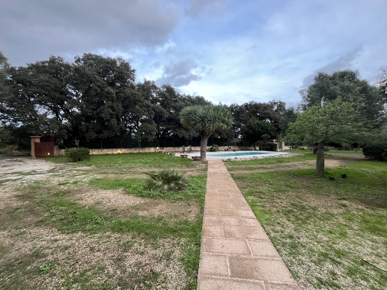 3 sovrum Villa att hyra i Buger med pool garage - 2 700 € (Ref: 6398393)