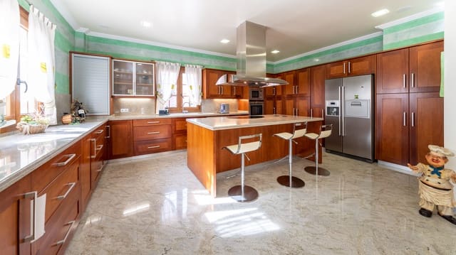 5 soverom Villa til salgs i Ca'n Picafort, Santa Margalida med svømmebasseng garasje - € 2 500 000 (Ref: 6398402)