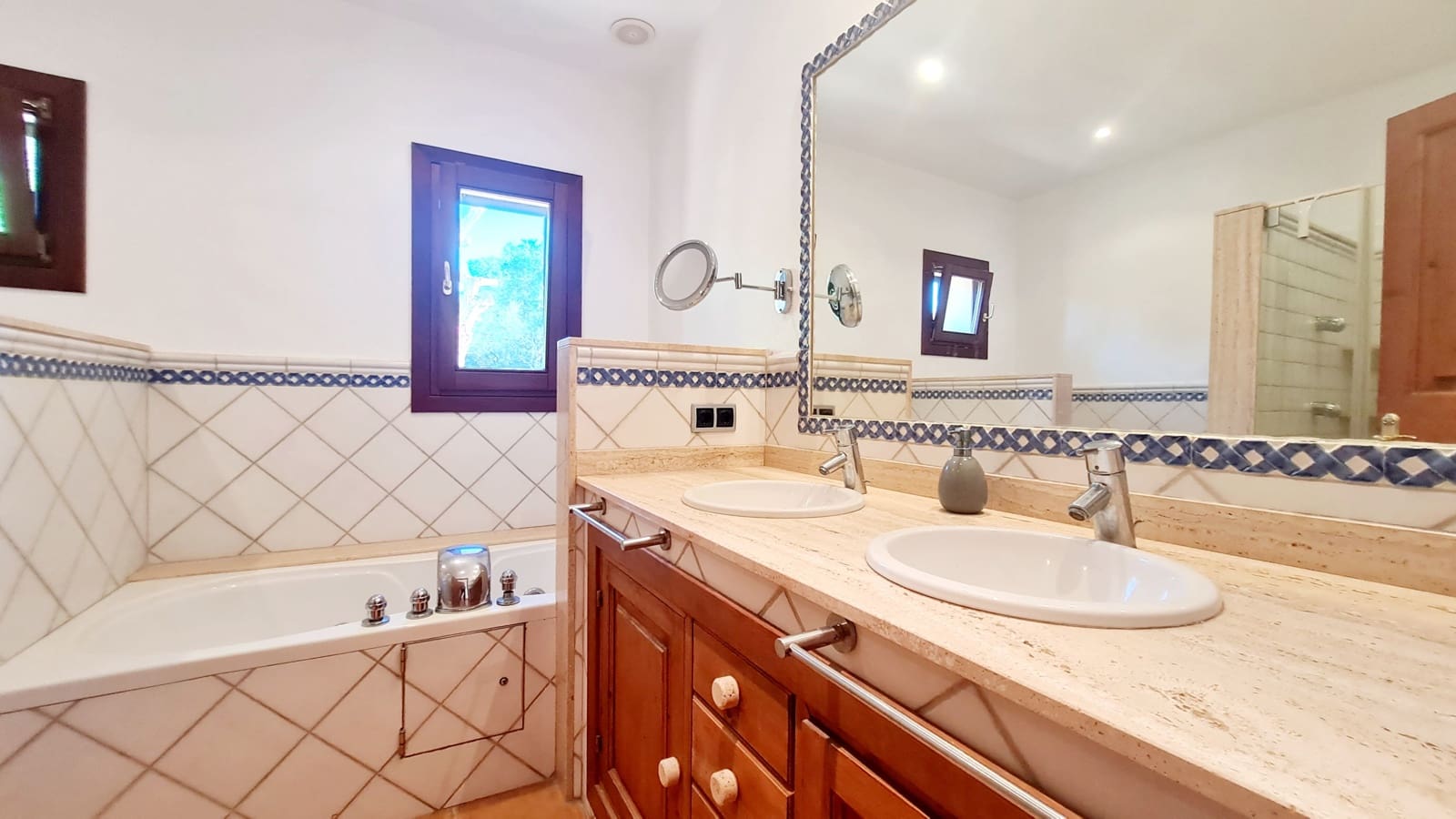 4 soveværelse Villa til leje i Puntiro med swimmingpool garage - € 4.800 (Ref: 6457142)