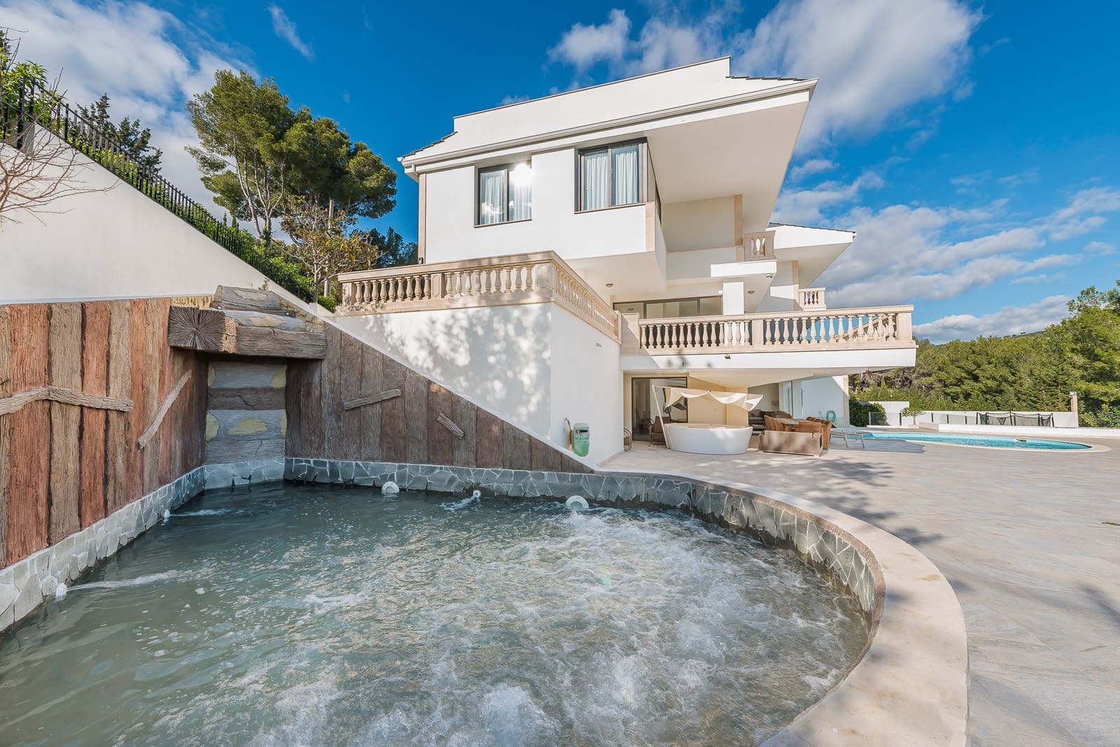7 bedroom Villa for rent in Son Vida with pool garage - € 11,000 (Ref: 6457151)