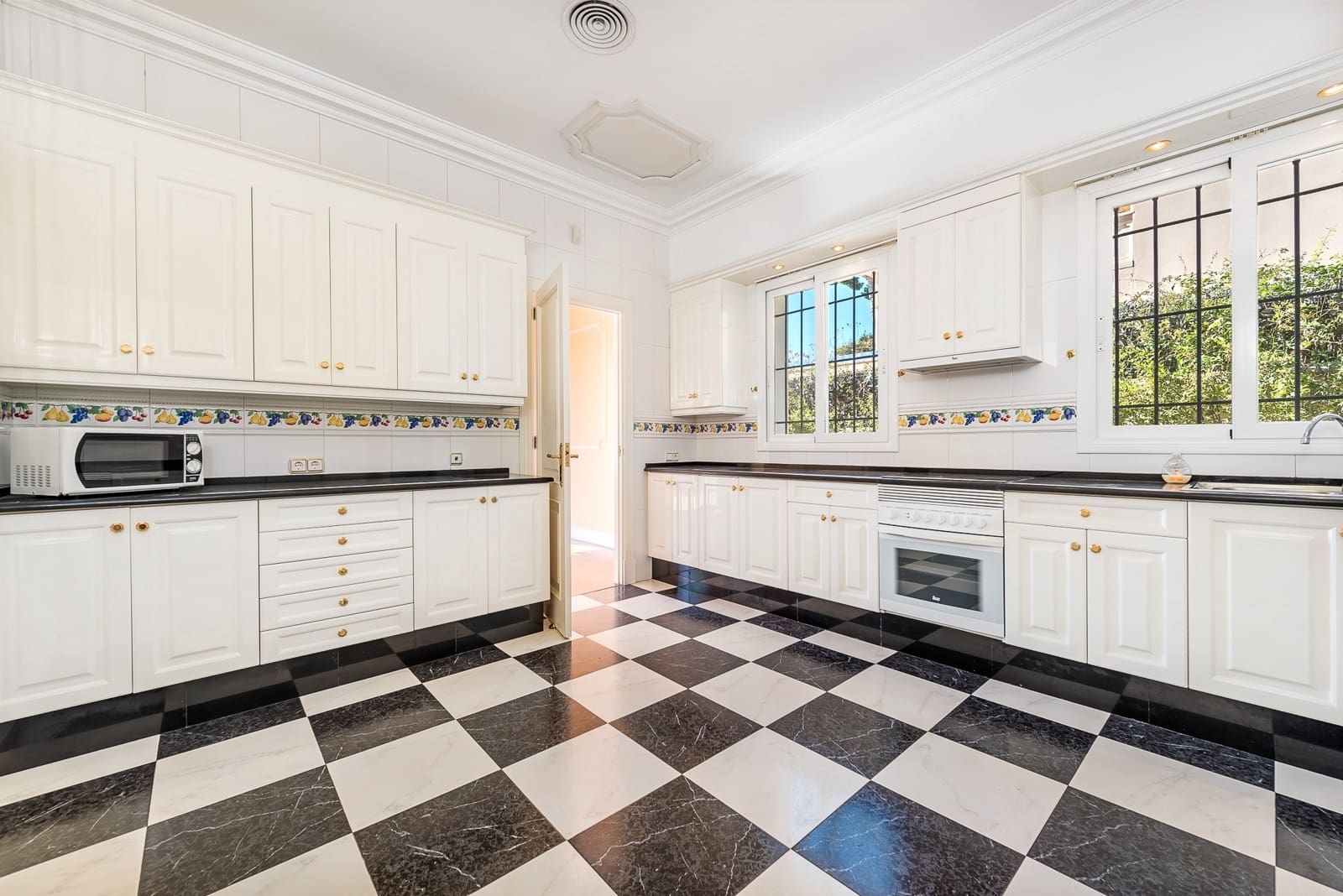 5 soveværelse Villa til leje i Bendinat med swimmingpool garage - € 8.500 (Ref: 6457172)