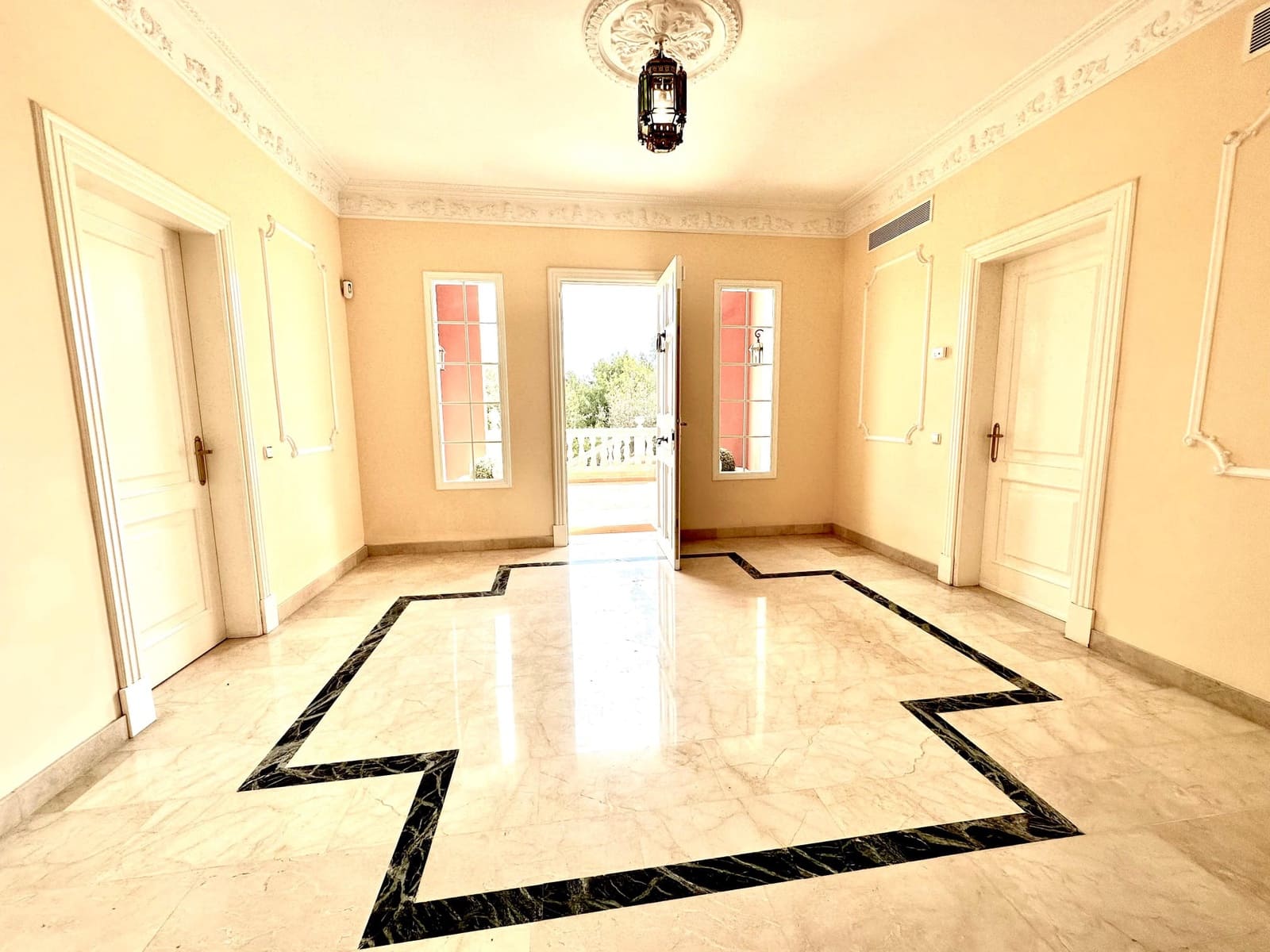 5 soveværelse Villa til leje i Bendinat med swimmingpool garage - € 8.500 (Ref: 6457172)