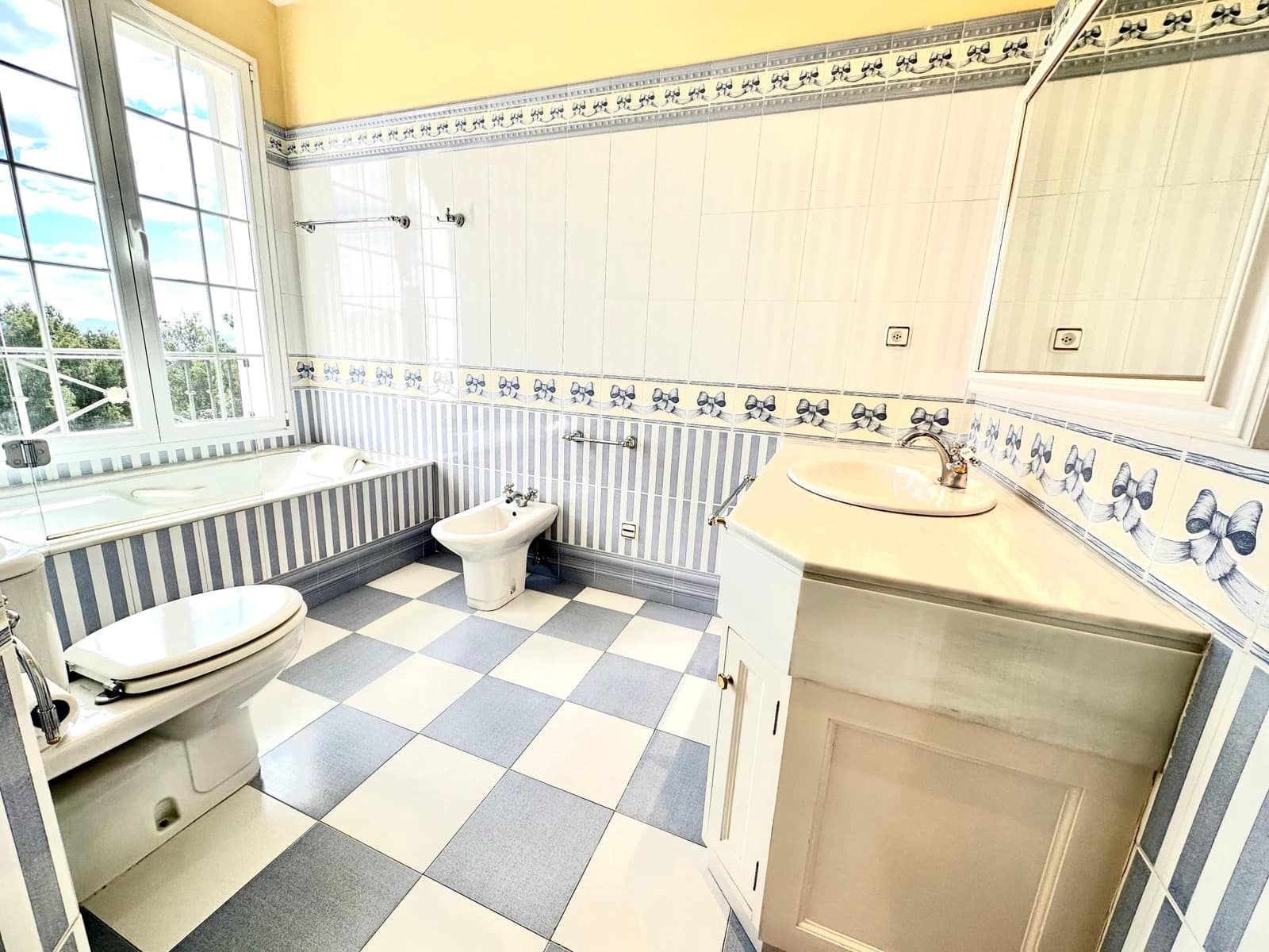 5 soveværelse Villa til leje i Bendinat med swimmingpool garage - € 8.500 (Ref: 6457172)