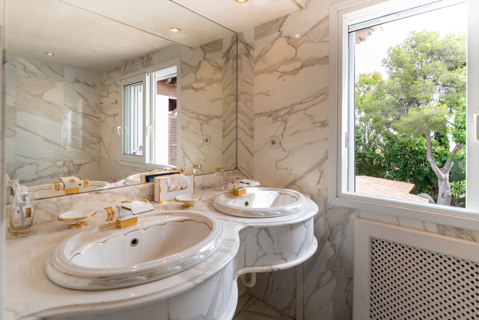 11 makuuhuone Huvila myytävänä paikassa Genova mukana uima-altaan 
autotalli - 12 900 000 € (Ref: 6457200)