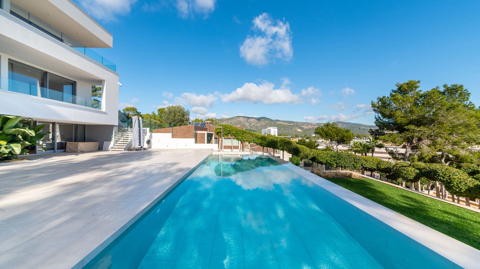 5 soverom Villa til salgs i Palmanova med garasje - € 4 950 000 (Ref: 6495184)