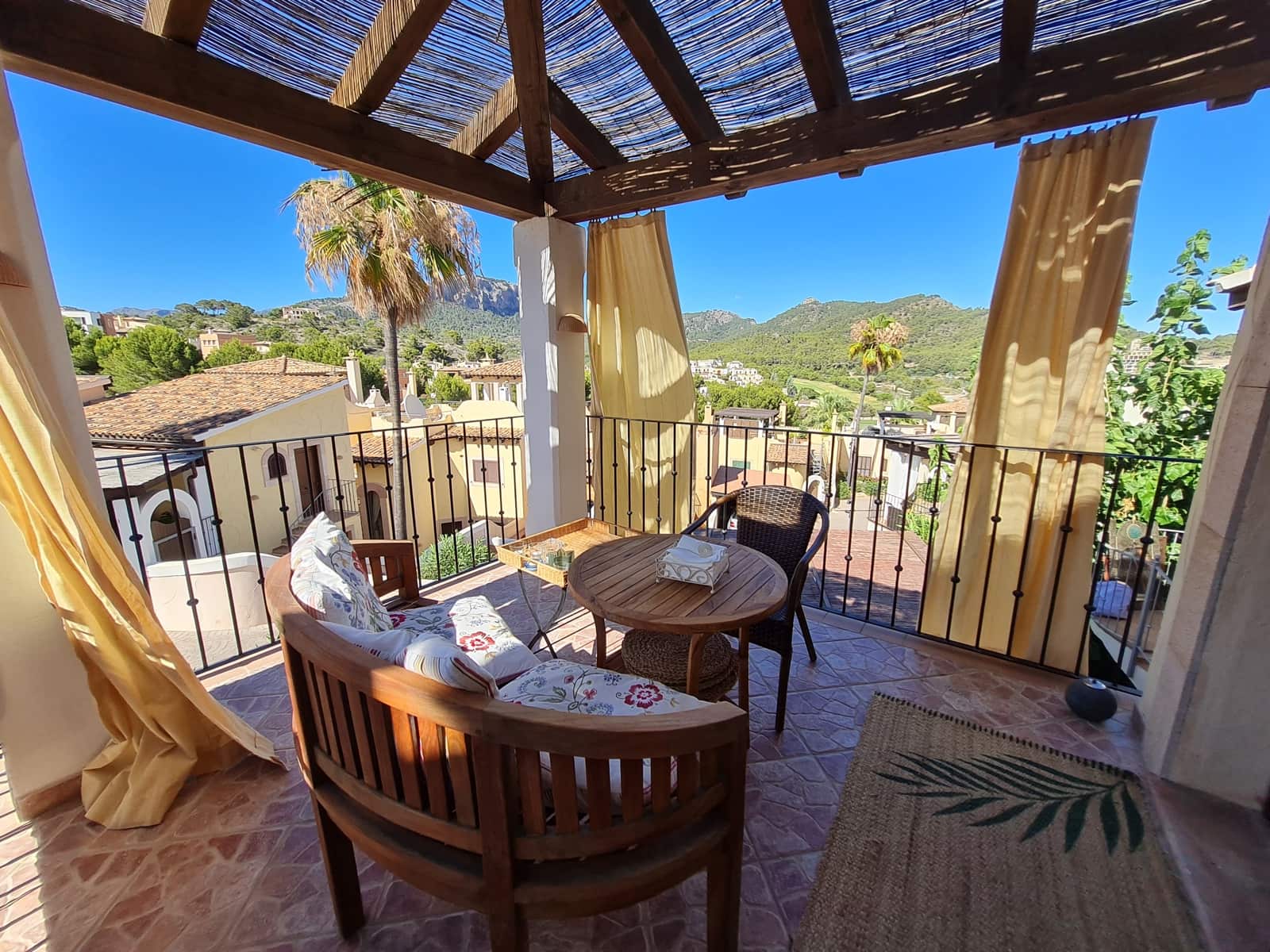 2 chambre Villa/Maison à vendre à Es Camp De Mar / El Camp De Mar avec piscine garage - 1 170 000 € (Ref: 6502292)