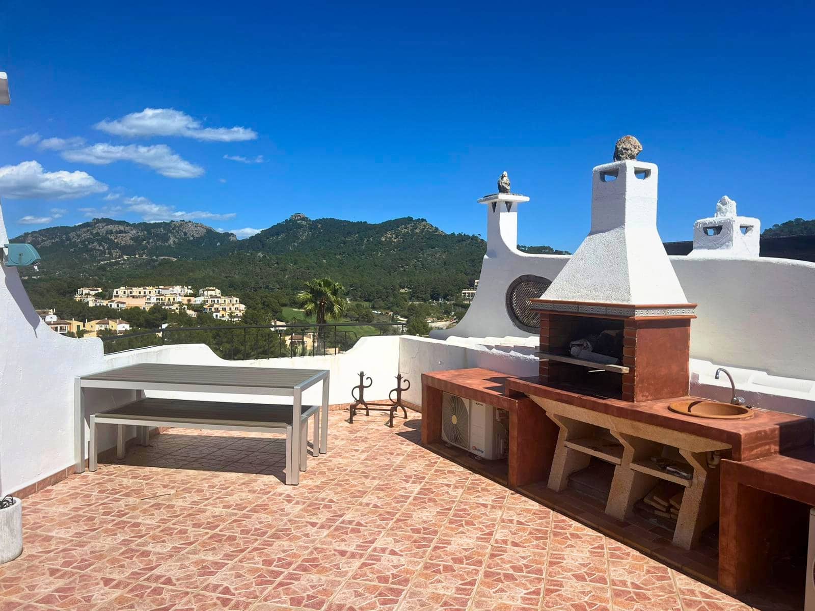 2 chambre Villa/Maison à vendre à Es Camp De Mar / El Camp De Mar avec piscine garage - 1 170 000 € (Ref: 6502292)