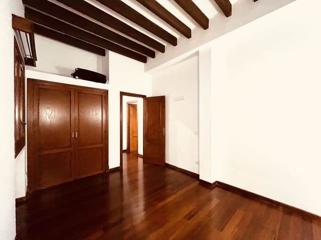 2 bedroom Apartment for rent in Cort, Palma de Mallorca - € 2,050 (Ref: 6525524)