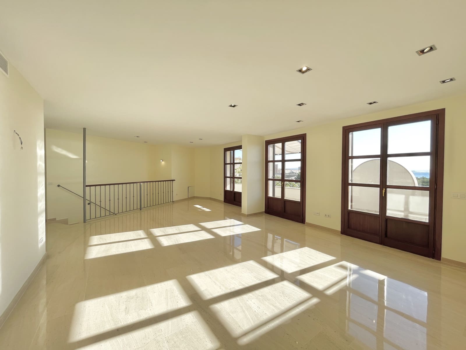 Penthouse de 4 chambres à louer à Palma de Mallorca avec garage - 8 000 € (Ref: 6551480)