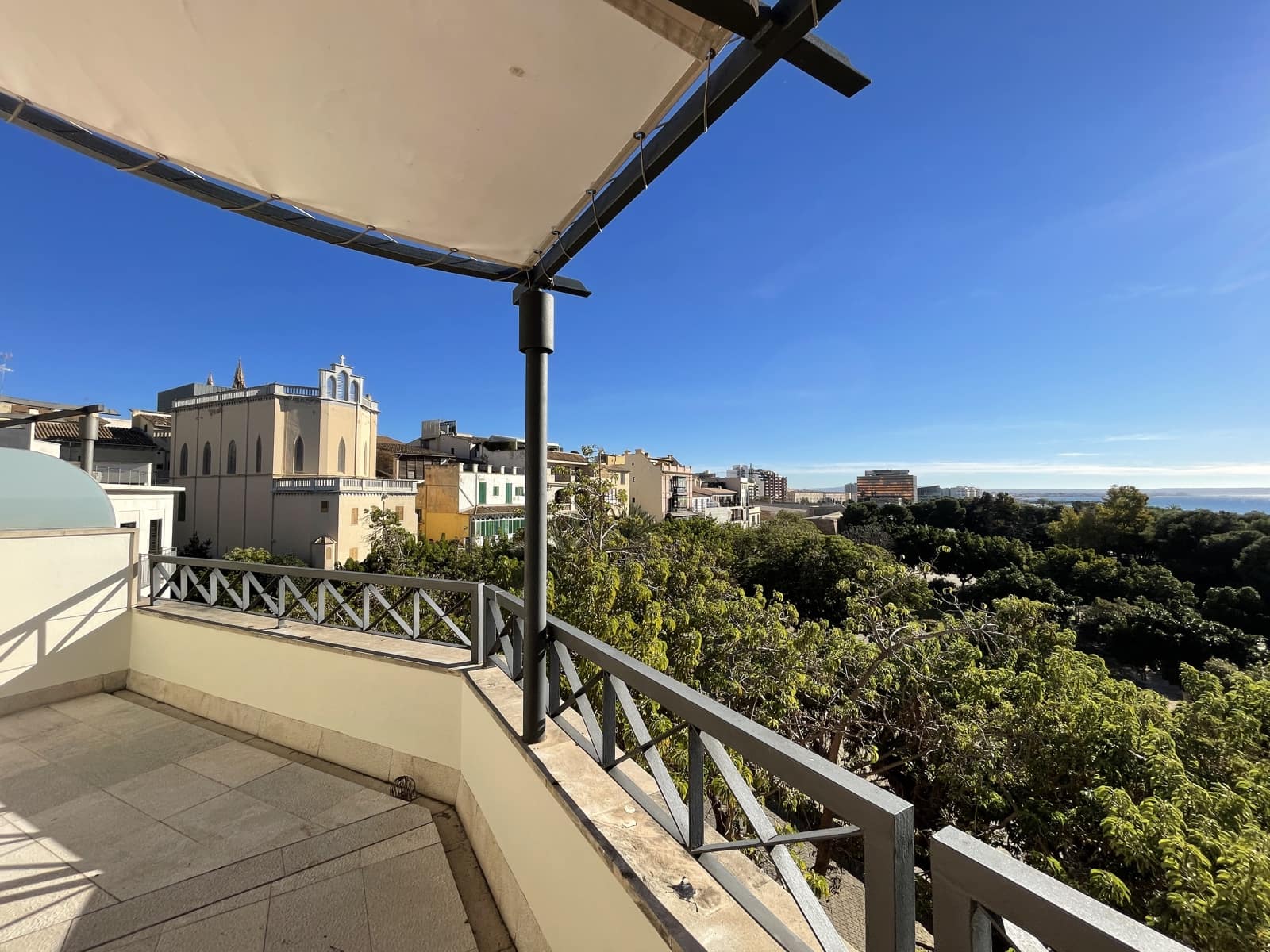 Penthouse de 4 chambres à louer à Palma de Mallorca avec garage - 8 000 € (Ref: 6551480)