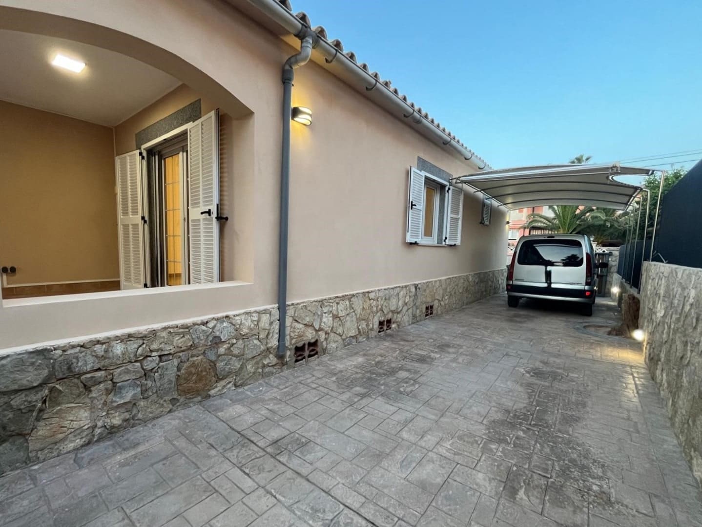 4 bedroom Villa for rent in El Toro / Port Adriano with garage - € 4,000 (Ref: 6691892)