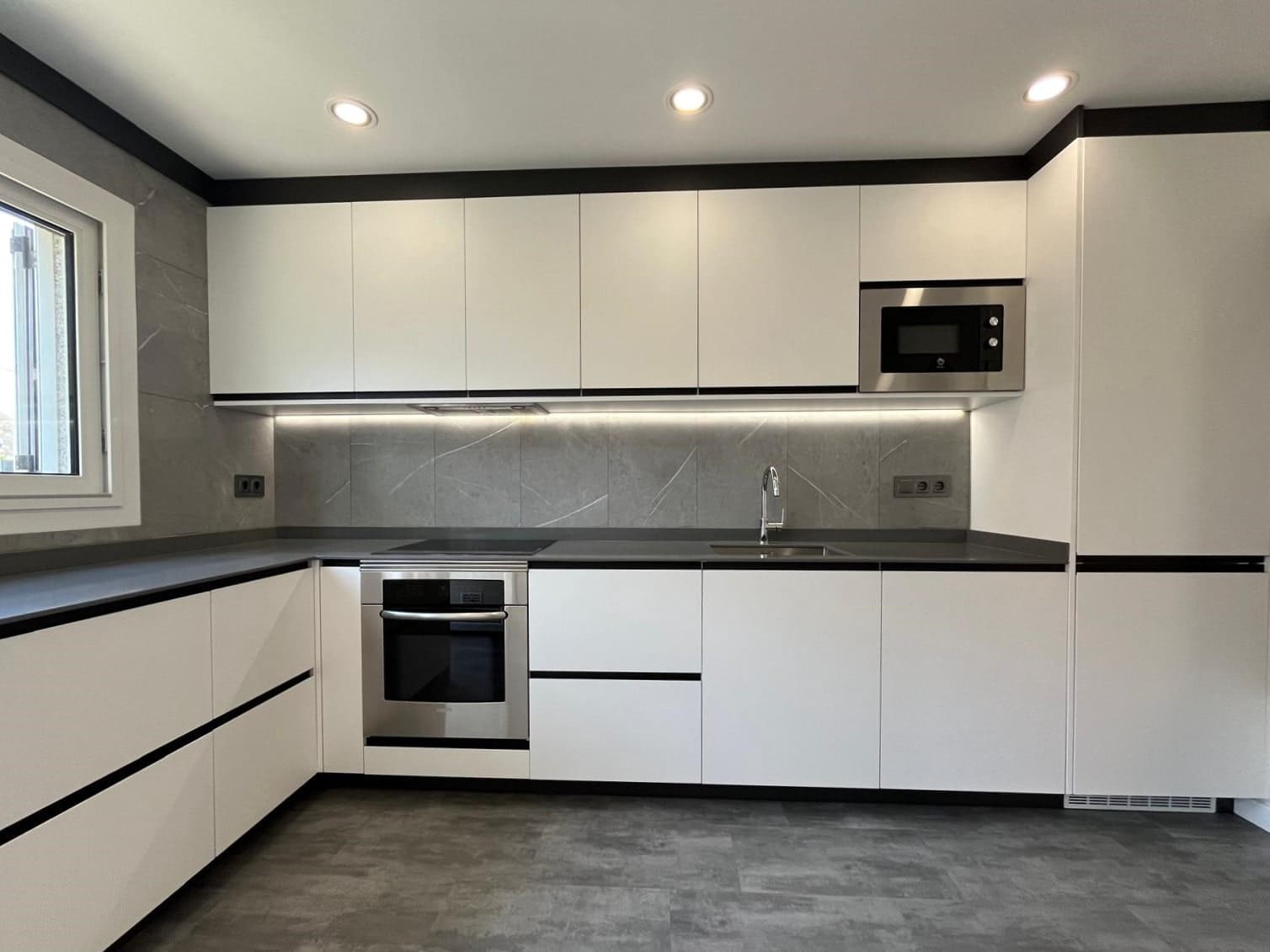 4 bedroom Villa for rent in El Toro / Port Adriano with garage - € 4,000 (Ref: 6691892)