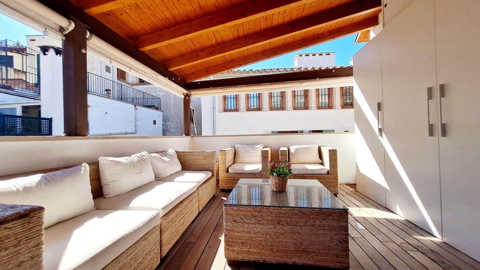 2 soverom Leilighet til leie i Palma de Mallorca - € 2 200 (Ref: 6714699)