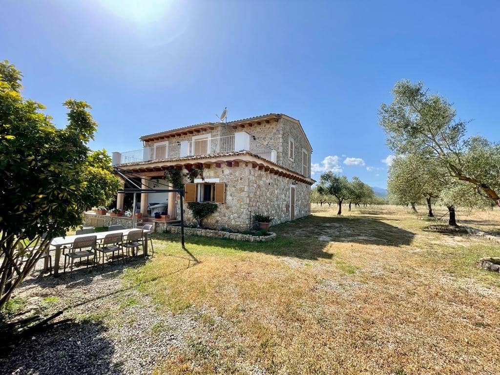 4 soveværelse Finca/Landehus til salg i Llubi med swimmingpool garage - € 2.200.000 (Ref: 6850832)