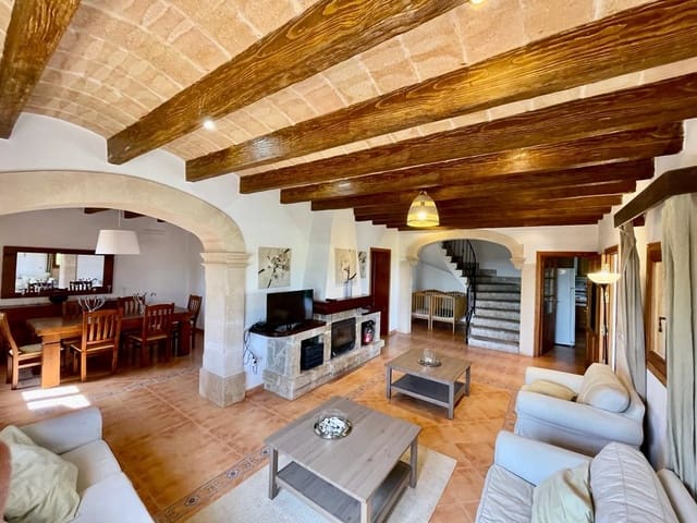 4 soveværelse Finca/Landehus til salg i Llubí med swimmingpool garage - € 2.200.000 (Ref: 6850832)