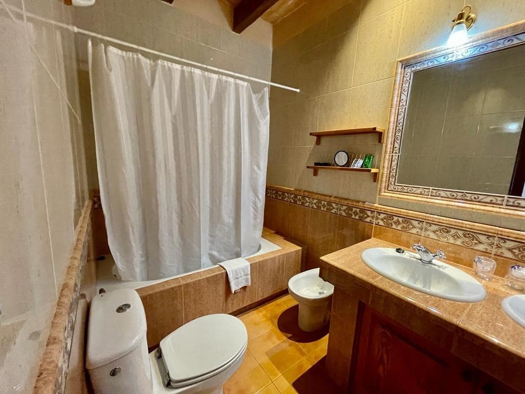 4 soveværelse Finca/Landehus til salg i Llubi med swimmingpool garage - € 2.200.000 (Ref: 6850832)