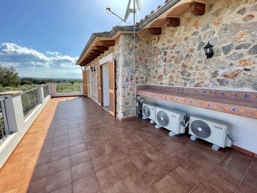 4 soveværelse Finca/Landehus til salg i Llubi med swimmingpool garage - € 2.200.000 (Ref: 6850832)