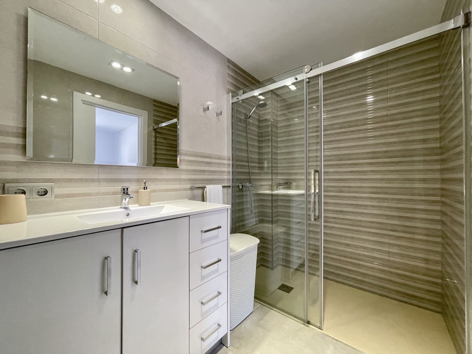 3 slaapkamer Huis te huur in Muro met zwembad garage - € 2.800 (Ref: 6915199)