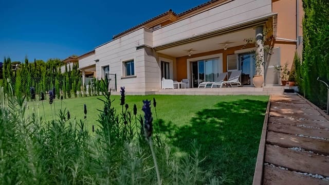 4 sypialnia Dom blizniak do wynajęcia w Cala Vinyes / Cala Vinyas / Cala Viñas, Calvià z basenem garażem - 3 950 € (Ref: 6982586)