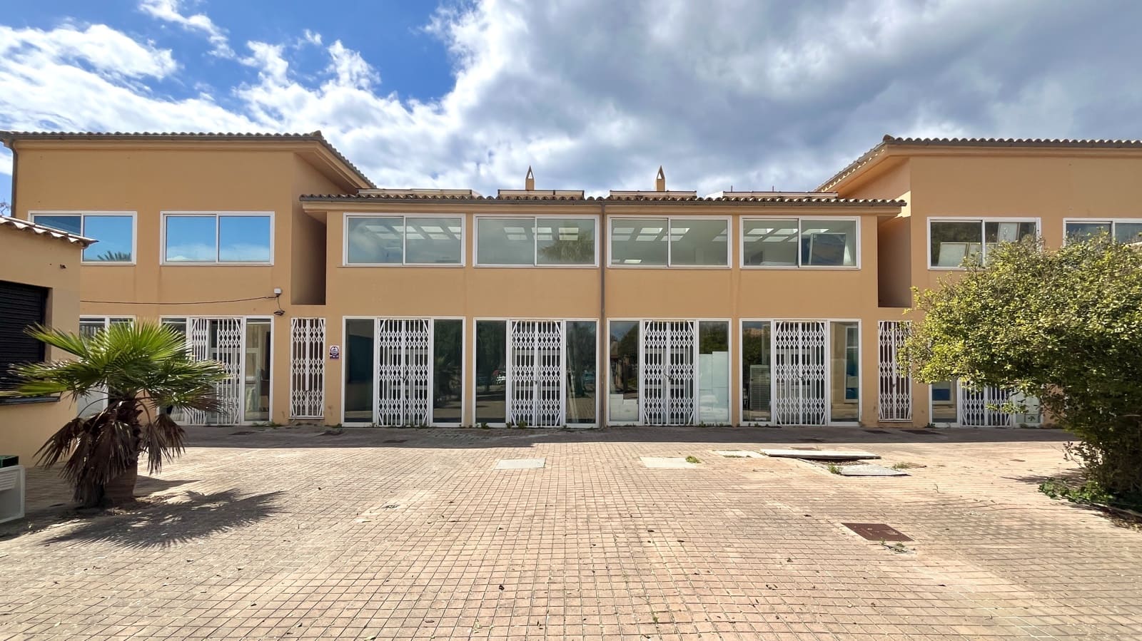 Commercial for sale in Santa Ponsa with garage - € 1,700,000 (Ref: 6995161)