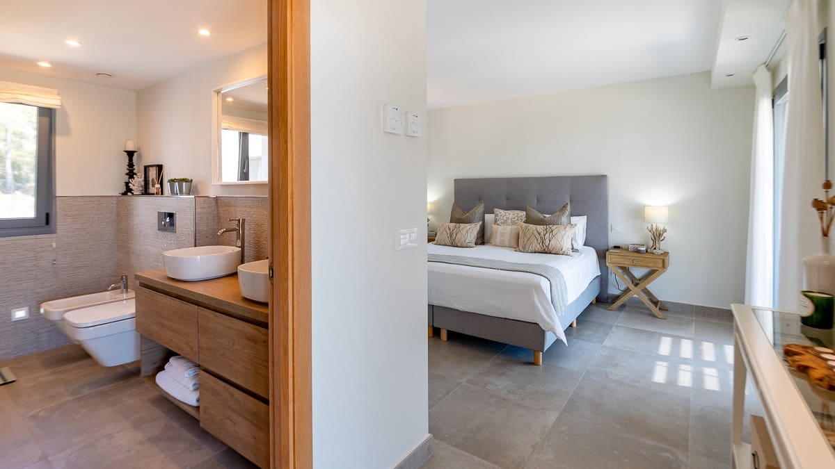 5 slaapkamer Villa te koop in Santa Ponsa met garage - € 2.995.000 (Ref: 6995162)