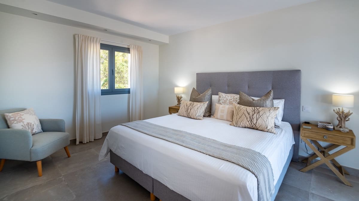 5 slaapkamer Villa te koop in Santa Ponsa met garage - € 2.995.000 (Ref: 6995162)