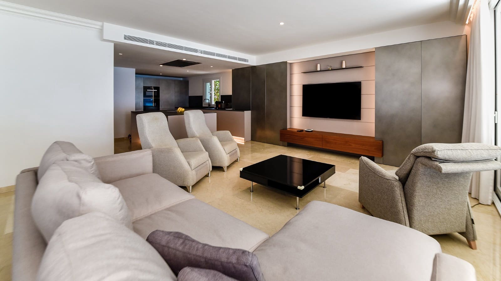 5 slaapkamer Villa te koop in Puerto de Alcudia met garage - € 4.990.000 (Ref: 7011793)