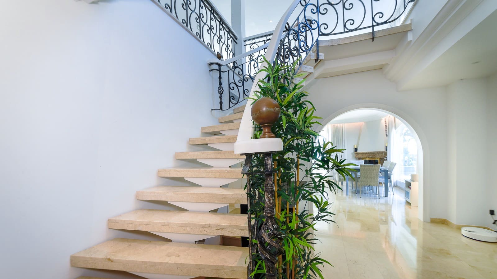 5 slaapkamer Villa te koop in Puerto de Alcudia met garage - € 4.990.000 (Ref: 7011793)