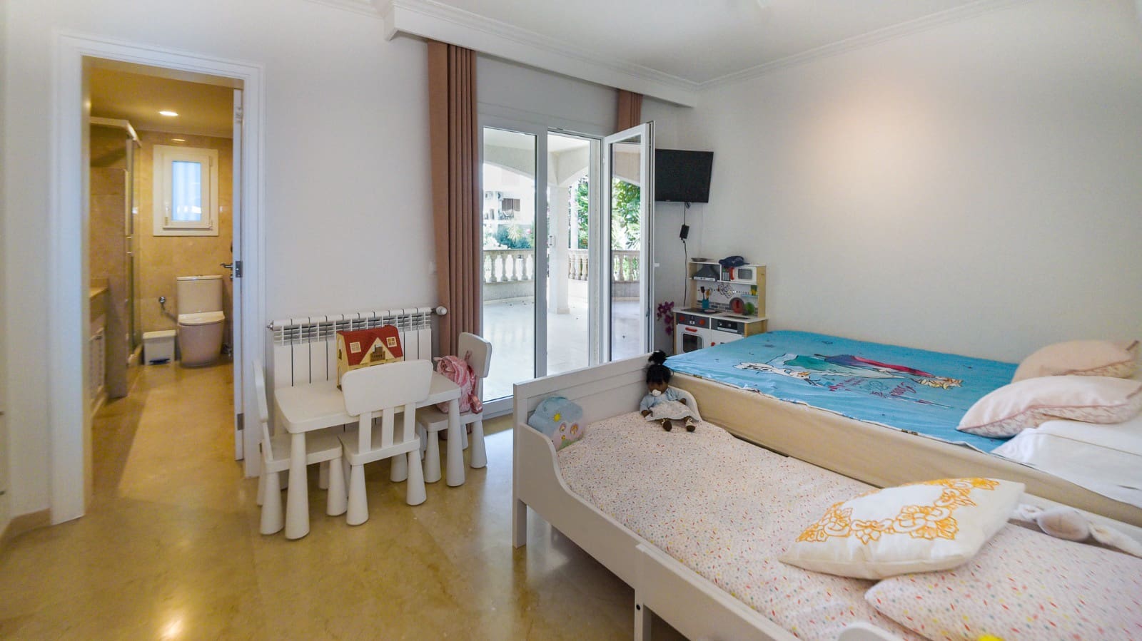 5 slaapkamer Villa te koop in Puerto de Alcudia met garage - € 4.990.000 (Ref: 7011793)