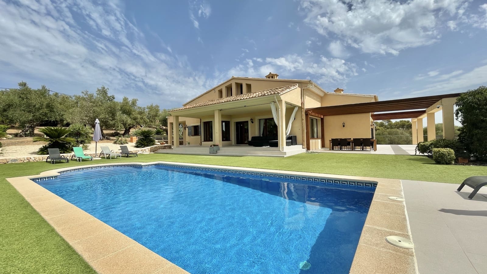 4 soveværelse Finca/Landehus til leje i Puntiro med swimmingpool garage - € 8.500 (Ref: 7063210)