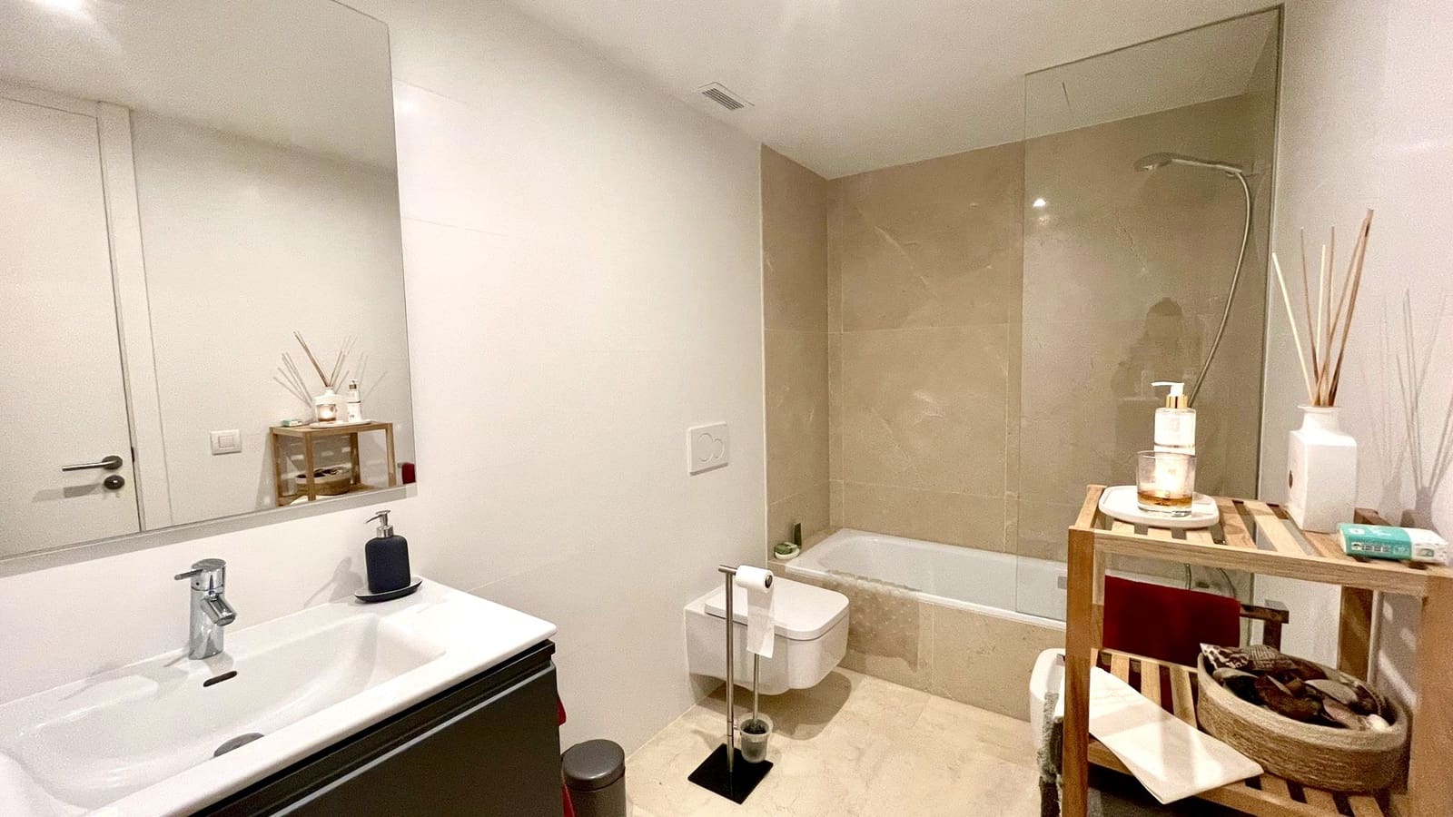 2 bedroom Apartment for rent in Palma de Mallorca with garage - € 3,950 (Ref: 7084521)