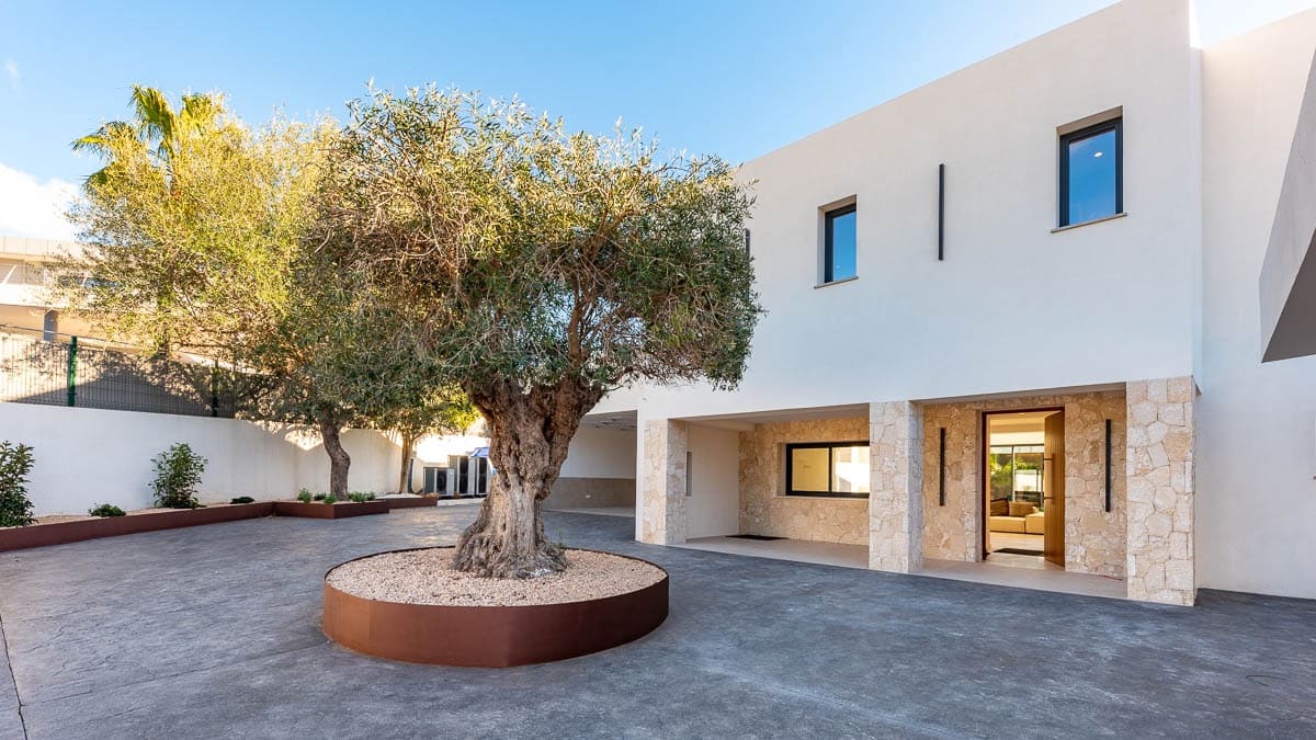 6 bedroom Villa for sale in Santa Ponsa with pool garage - € 4,495,000 (Ref: 7135406)