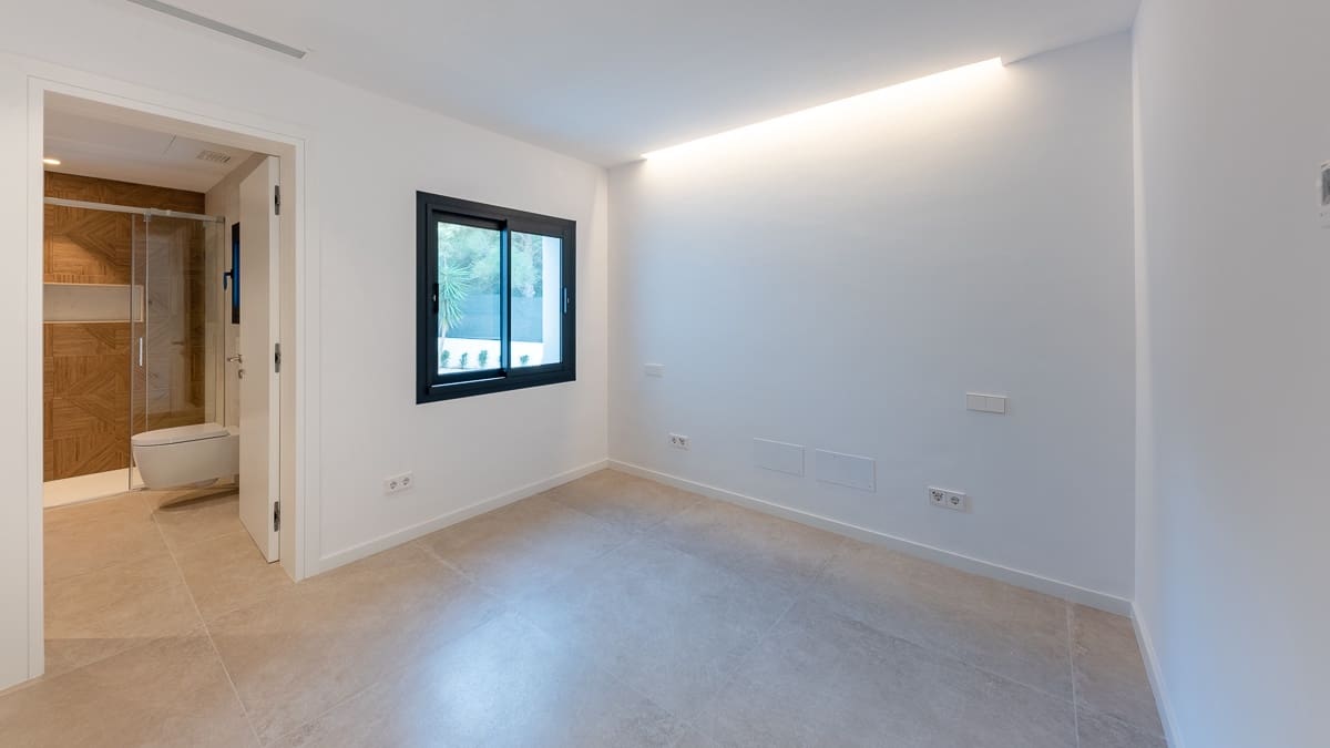 6 bedroom Villa for sale in Santa Ponsa with pool garage - € 4,495,000 (Ref: 7135406)