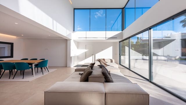 6 bedroom Villa for sale in Santa Ponsa, Calvià with pool garage - € 4,495,000 (Ref: 7135406)