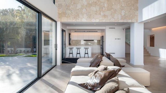 6 bedroom Villa for sale in Santa Ponsa, Calvià with pool garage - € 4,495,000 (Ref: 7135406)