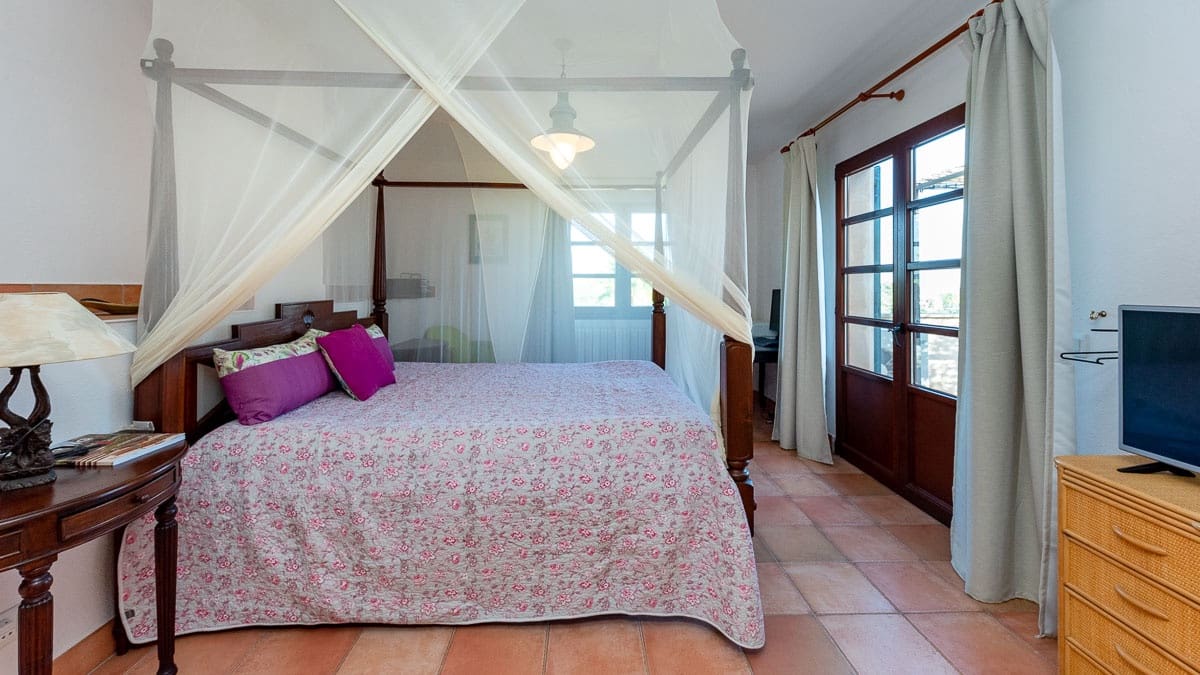 4 bedroom Finca/Country House for sale in Porreres with pool garage - € 2,450,000 (Ref: 7207913)