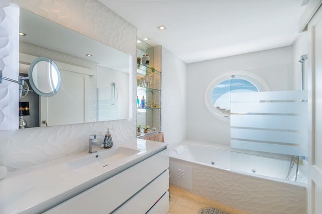 4 sovrum Semi-fristående Villa att hyra i La Bonanova, Palma de Mallorca med pool garage - 3 900 € (Ref: 7218548)