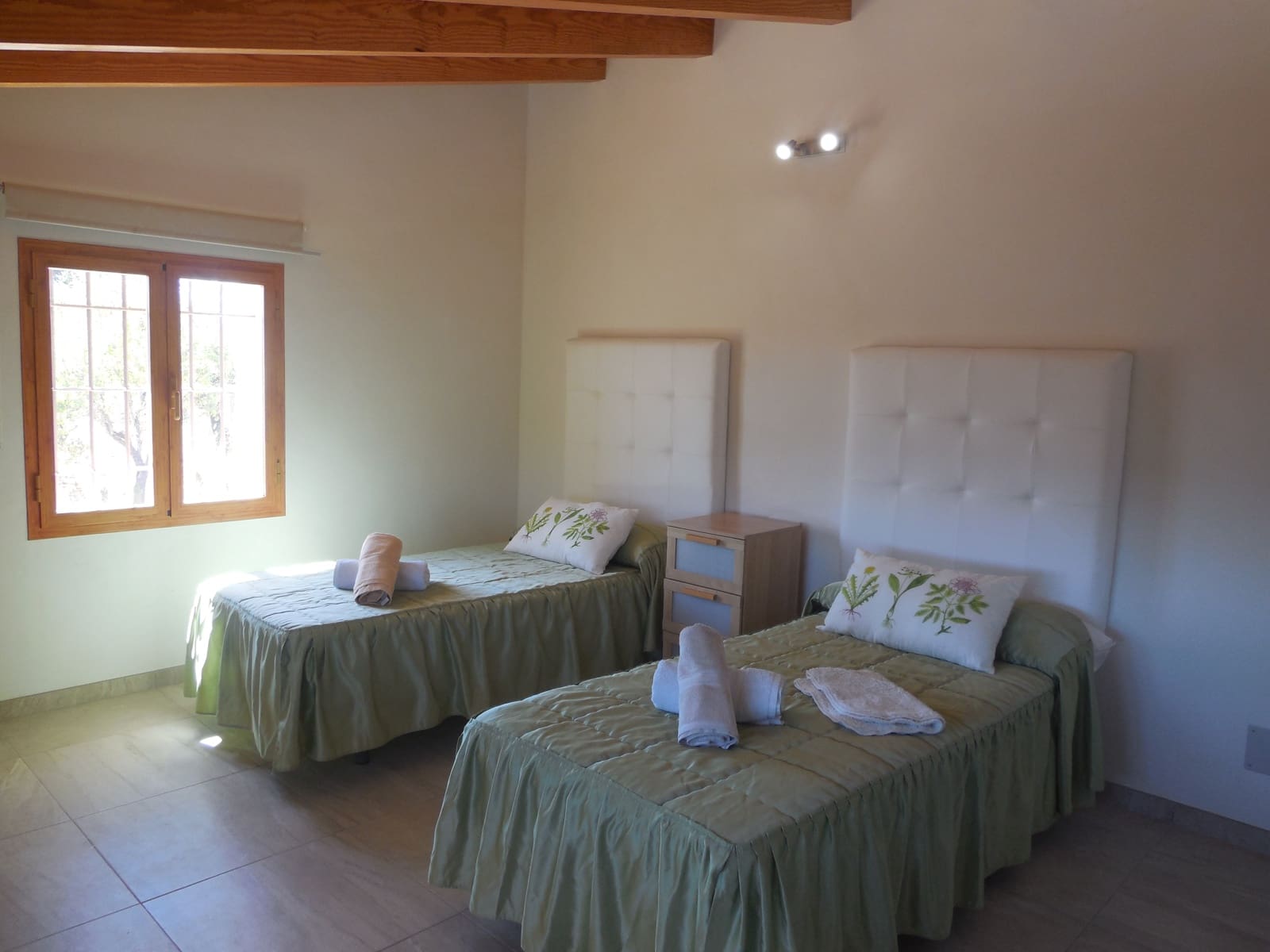 4 soveværelse Byhus til leje i Llubi med swimmingpool - € 3.500 (Ref: 7292664)