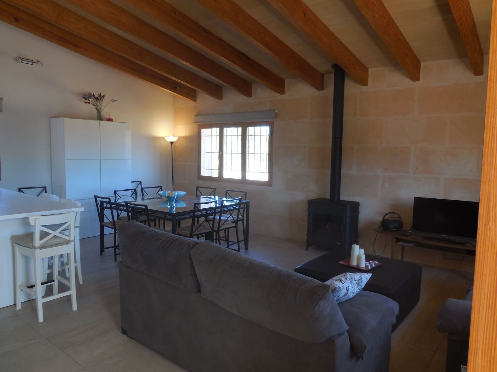 4 soveværelse Byhus til leje i Llubi med swimmingpool - € 3.500 (Ref: 7292664)