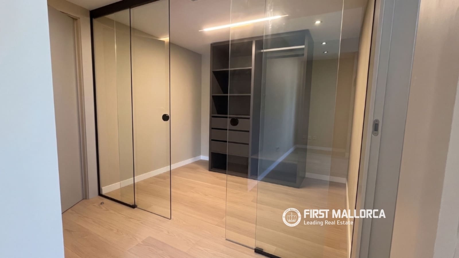 3 slaapkamer Appartement te huur in Palma de Mallorca met garage - € 3.500 (Ref: 7314601)