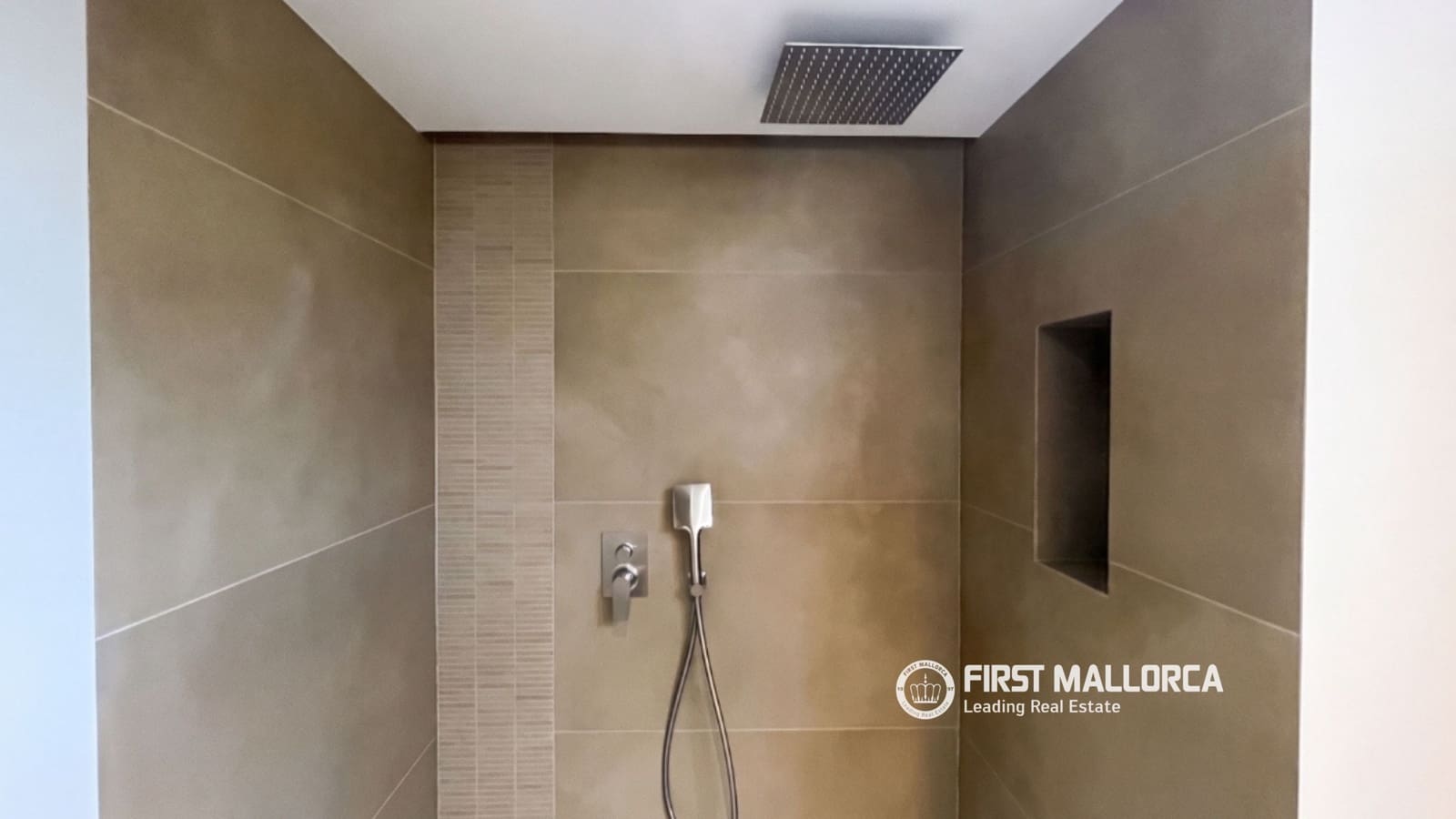 3 slaapkamer Appartement te huur in Palma de Mallorca met garage - € 3.500 (Ref: 7314601)