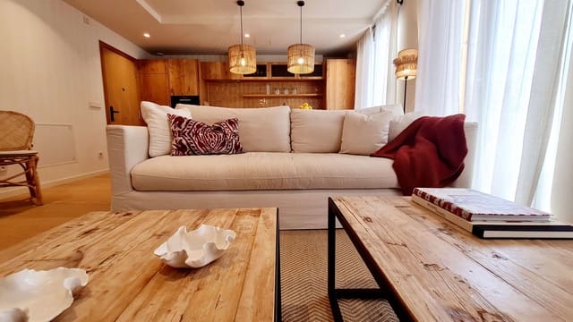 2 soverom Leilighet til leie i Santa Catalina, Palma de Mallorca med garasje - € 2 650 (Ref: 7375842)