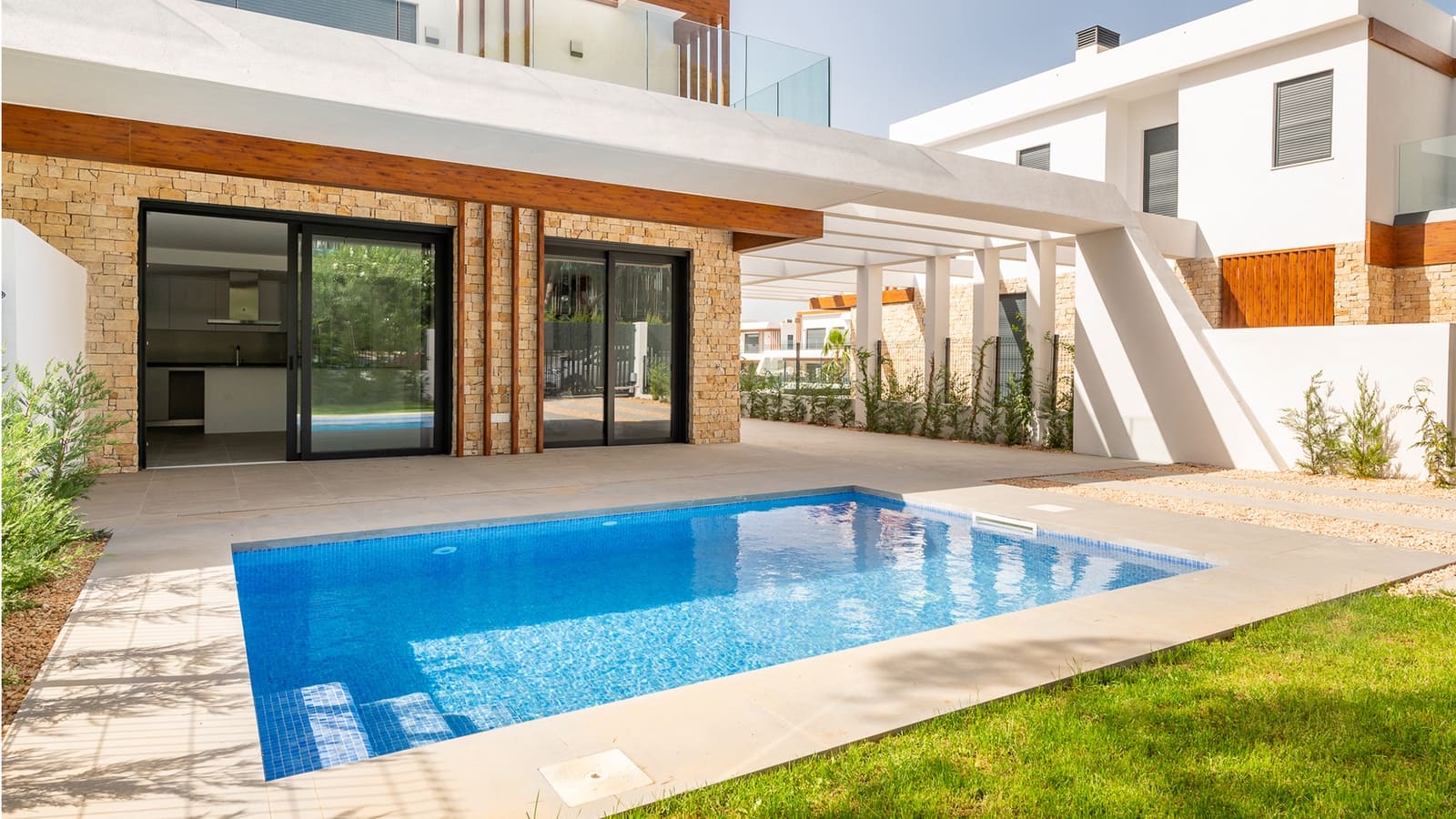 3 soverom Kjedet enebolig til salgs i Cala Ratjada med garasje - € 877 000 (Ref: 7391654)