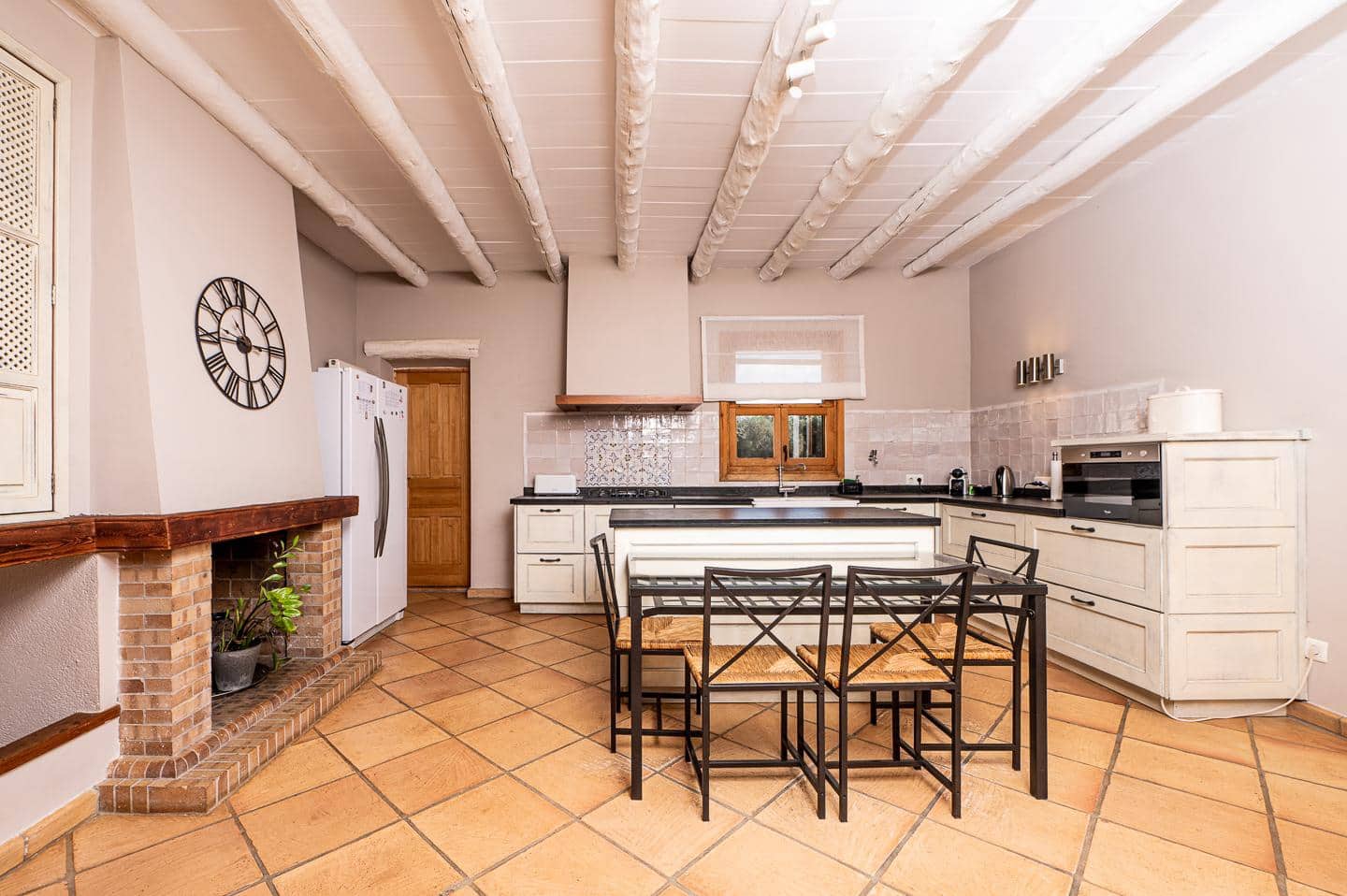 5 bedroom Finca/Country House for rent in Campos with pool garage - € 7,000 (Ref: 7458043)