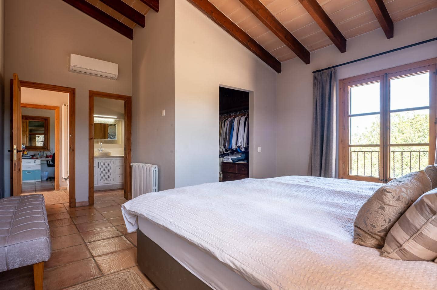 5 bedroom Finca/Country House for rent in Campos with pool garage - € 7,000 (Ref: 7458043)