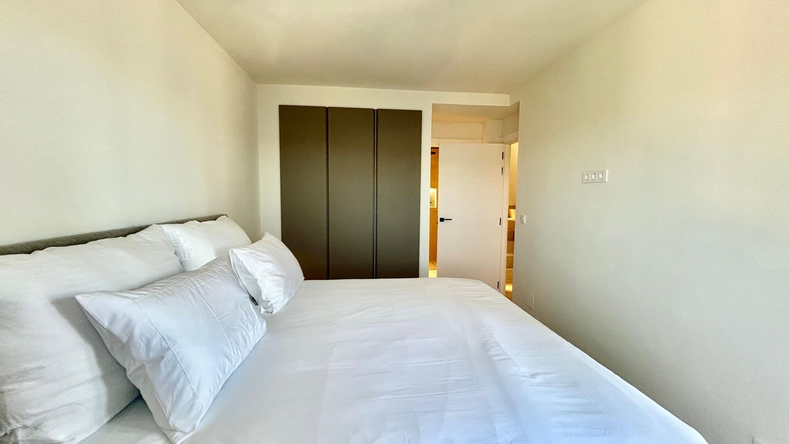 2 sypialnia Dom blizniak na sprzedaż w Santa Ponsa z garażem - 1 850 000 € (Ref: 7502122)