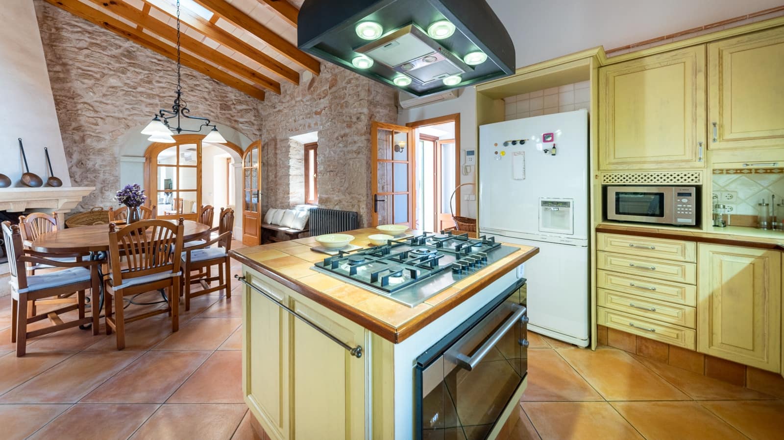 4 soveværelse Finca/Landehus til salg i Santanyi med swimmingpool garage - € 3.750.000 (Ref: 7524726)