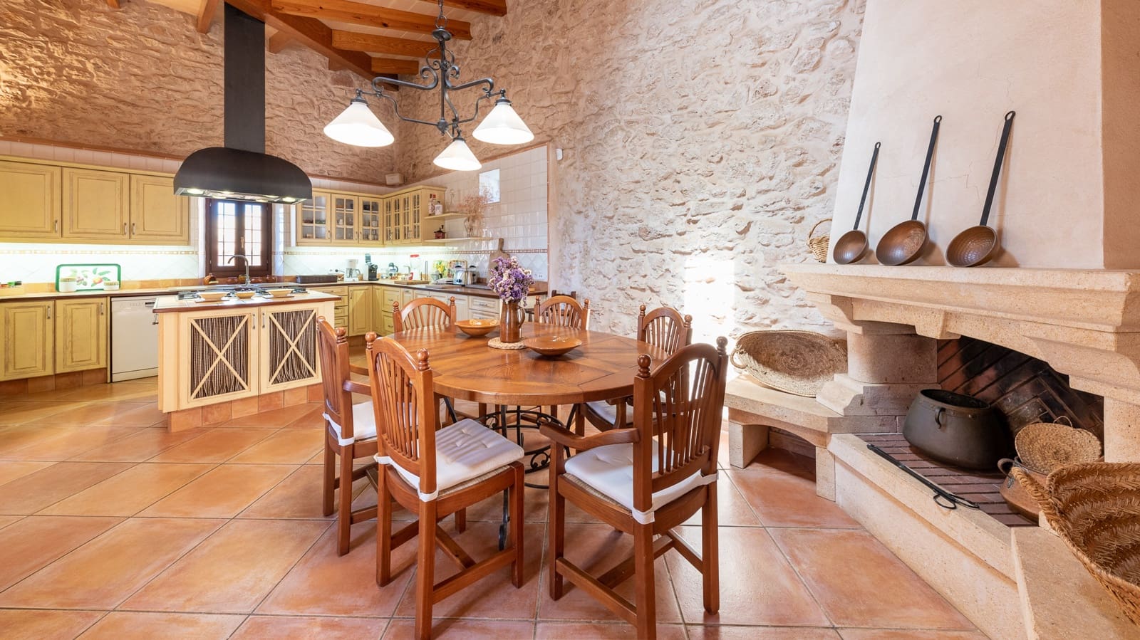 4 soveværelse Finca/Landehus til salg i Santanyi med swimmingpool garage - € 3.750.000 (Ref: 7524726)