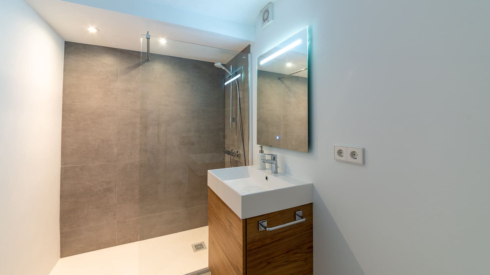 3 soverom Leilighet til leie i Palma de Mallorca - € 2 800 (Ref: 7561499)